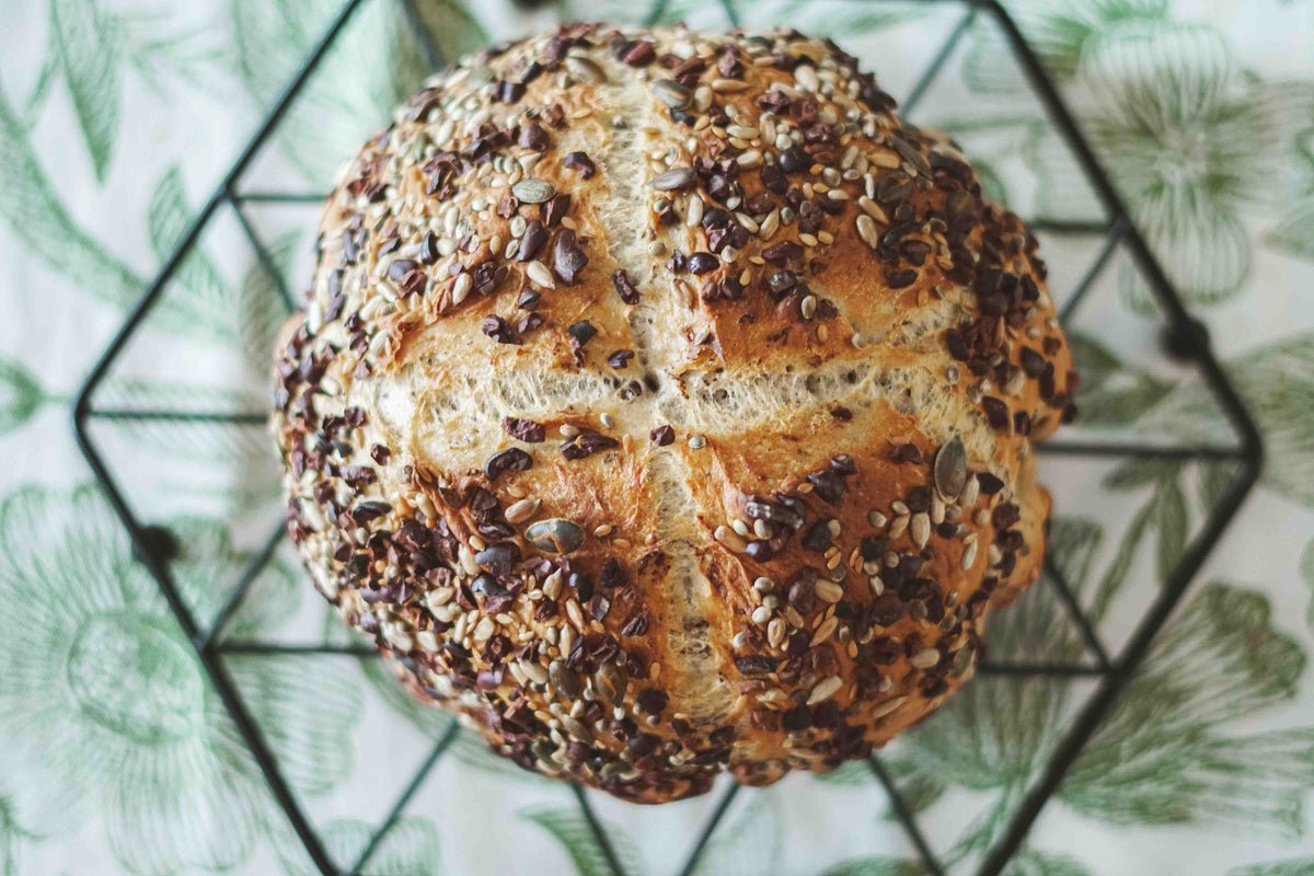 Pão Sourdough de Fermentação Natural com Nibs de Cacau e Sementes